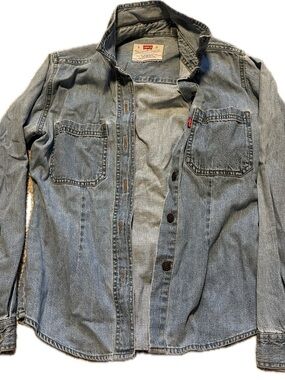 Vintage 80’s/90’s Levi’s Denim Shirt Jacket – Made in Hong Kong (Women’s Small)
